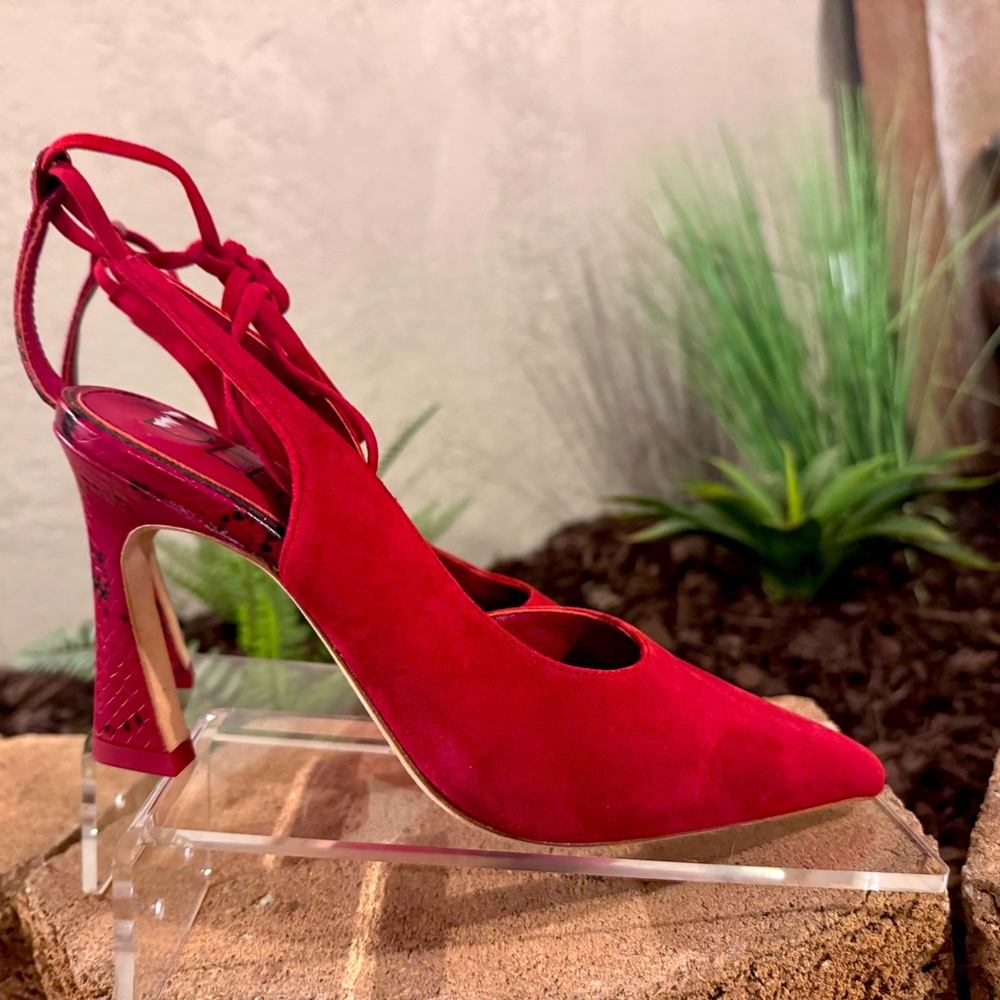 NWOT Deltan Suede Pumps